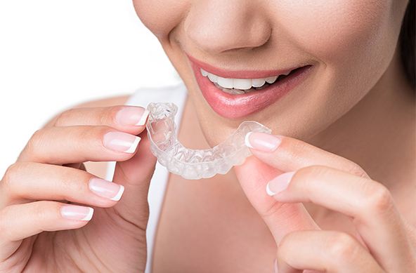 Zahnkorrektur transparente Kieferorthopädische Schiene